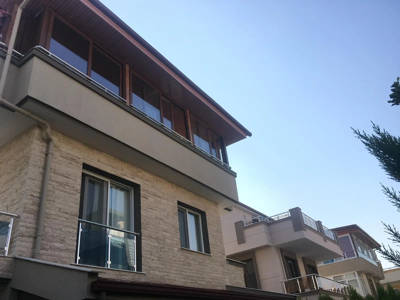 Cam Fransız balkon korkuluğu — CMT Şahin Yapı Alüminyum Korkuluk