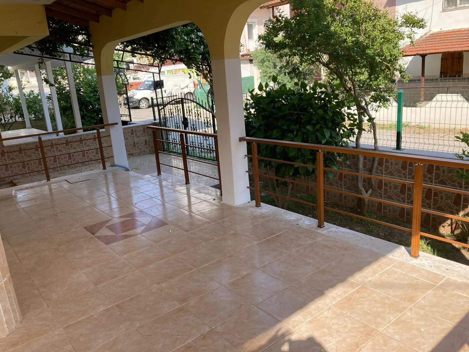 Teras Korkuluğu (Ahşap Ton) — CMT Şahin Yapı Alüminyum Korkuluk