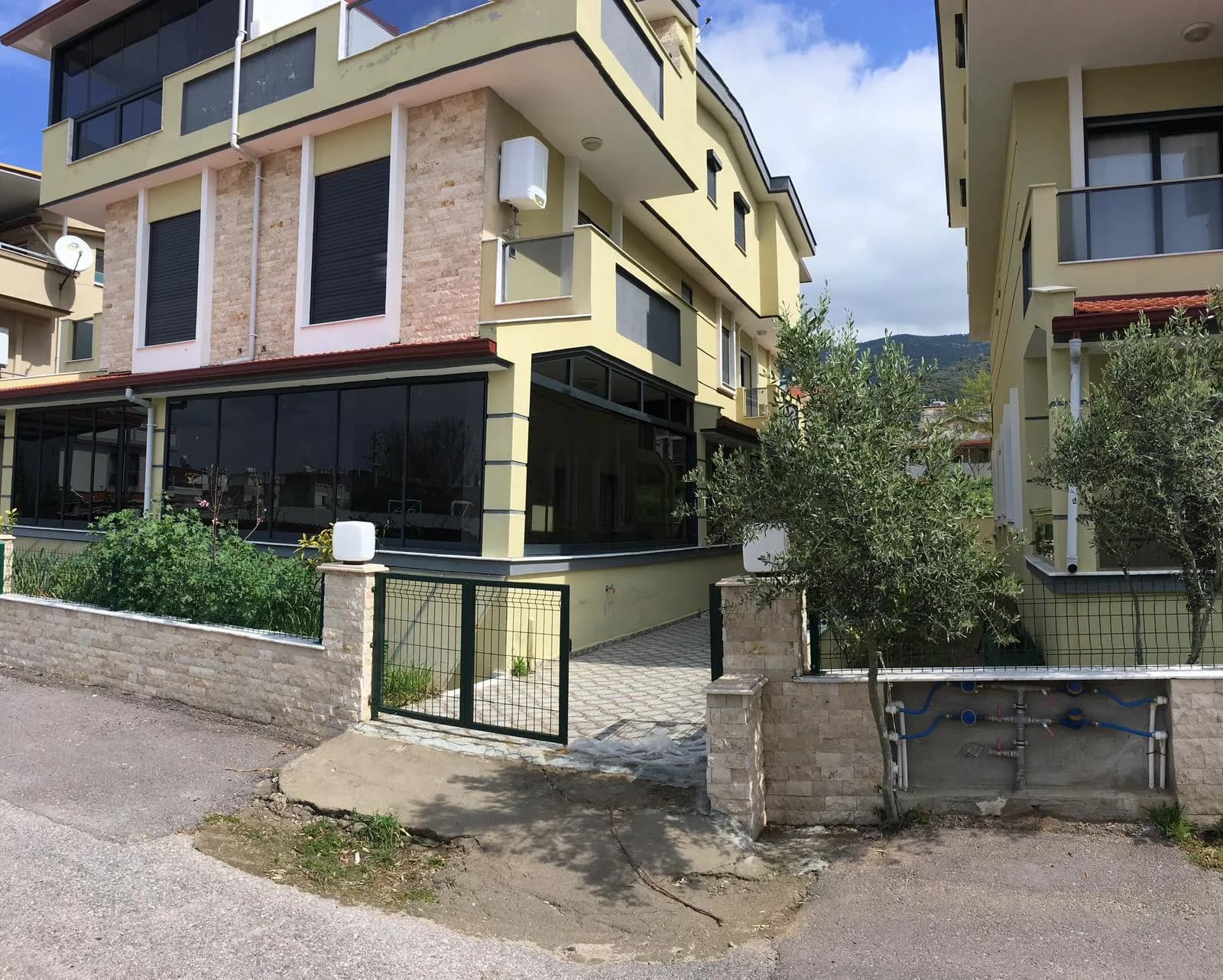 Villa cam balkon köşe detay — CMT Şahin Yapı Cam Balkon