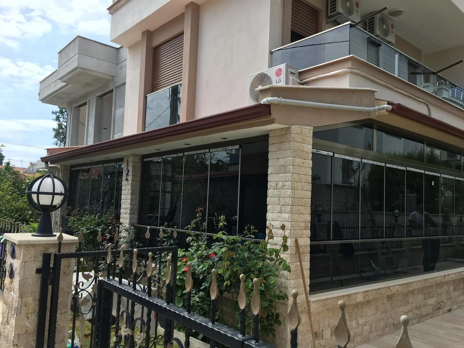 Villa cam balkon uygulaması — CMT Şahin Yapı Cam Balkon