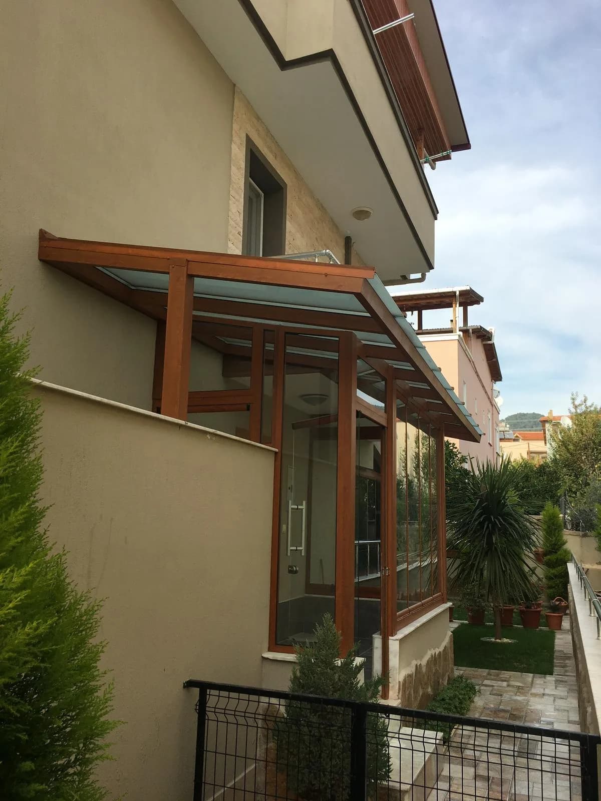 Ahşap cam çatılı kış bahçesi — CMT Şahin Yapı Cam Balkon