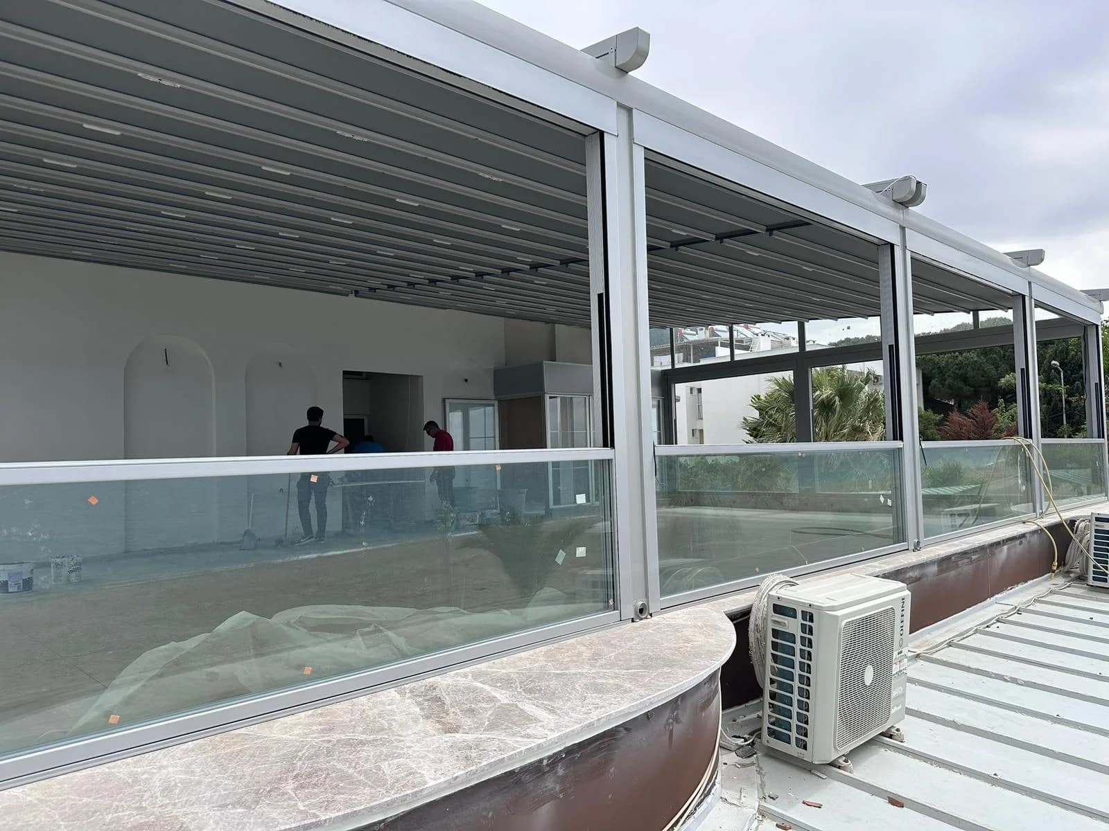 Pergola ve Cam Korkuluklu Teras (Ticari) — CMT Şahin Yapı Cam Balkon